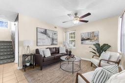 38 Woodleaf Court photo 4