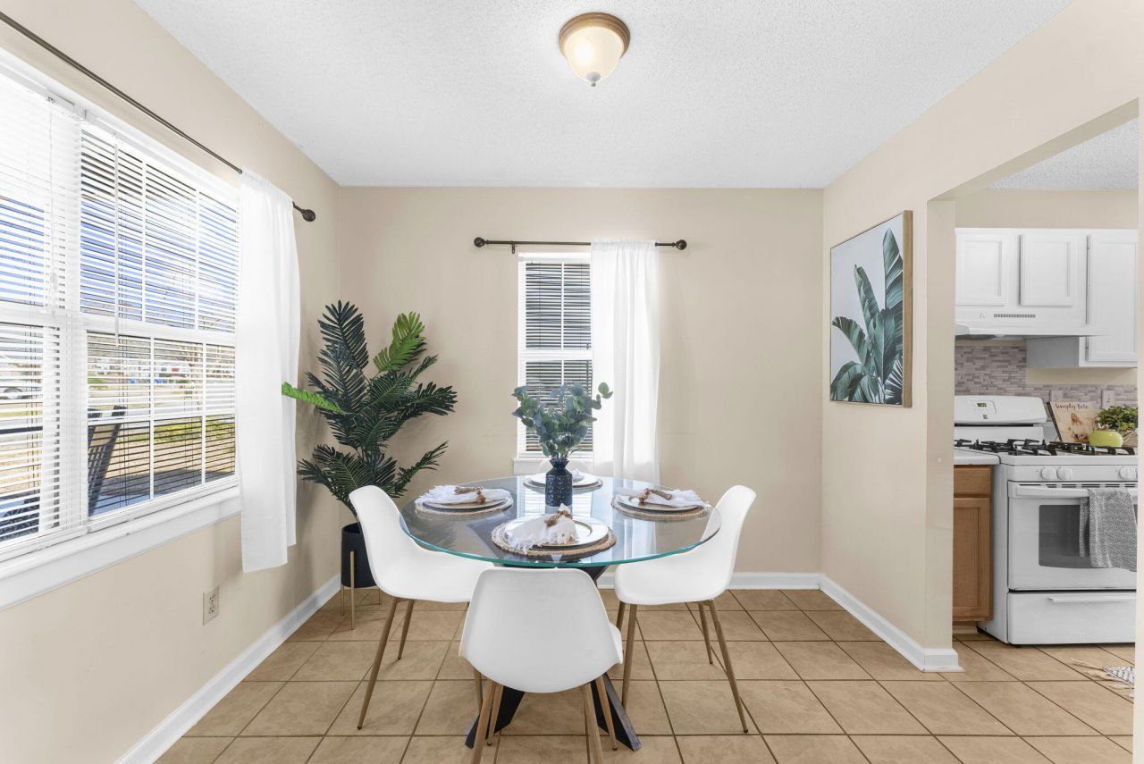 38 Woodleaf Court Photo 5