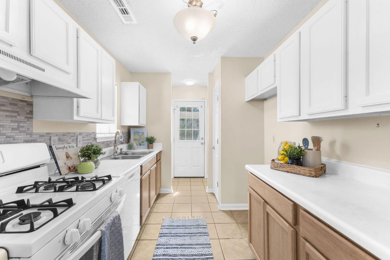 38 Woodleaf Court Photo 7