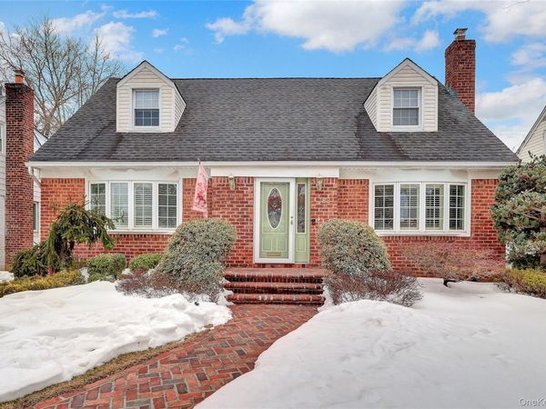 122 Laurel Drive, New Hyde Park, NY 11040