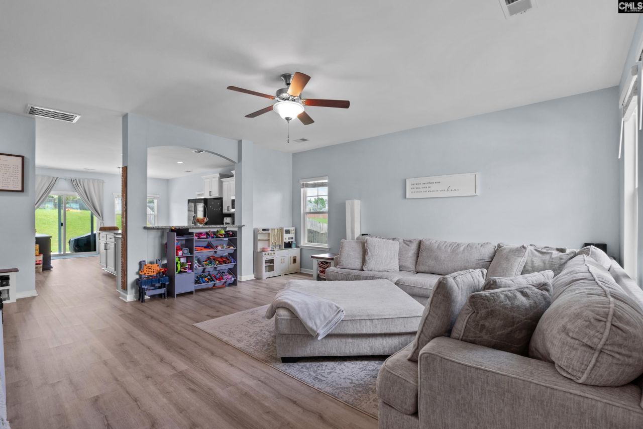 623 Winterfield Drive  Photo 6