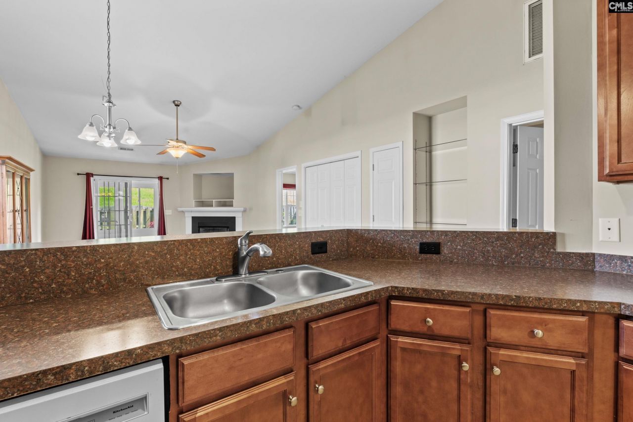 121 Tennis View Court  Photo 10