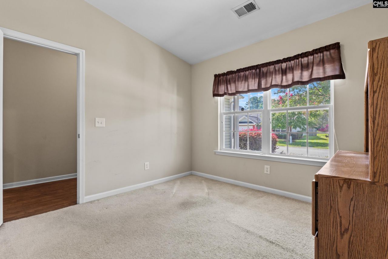 121 Tennis View Court  Photo 6