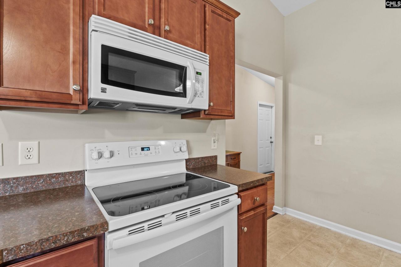 121 Tennis View Court  Photo 8