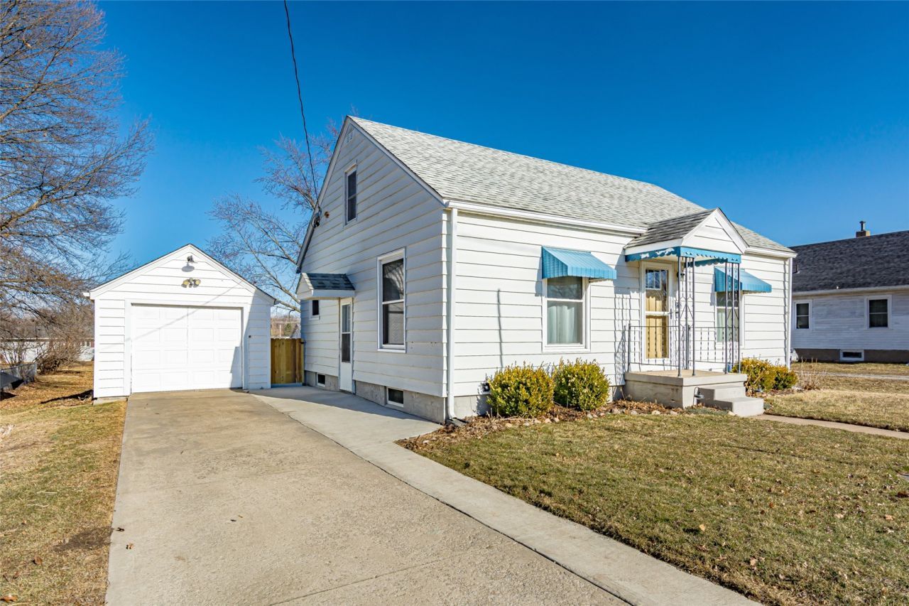 214 Main Street, Center Point, IA 52213 Main Photo