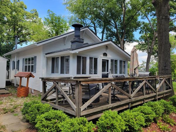 1610 Jackson Park Dr, Delavan, WI 53115