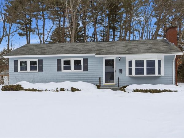 4 Charlemont Court, Chelmsford, MA 01863