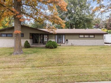 2006 Pleasantview Lane, Bellevue, NE 68005