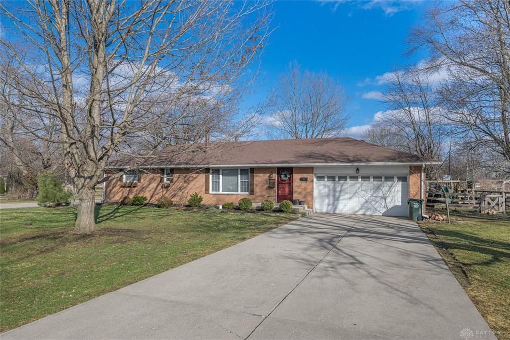 1860 Bledsoe Drive, Bellbrook, OH 45305 Main Photo