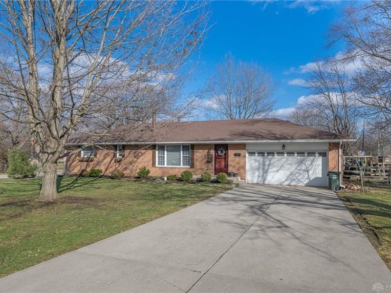 1860 Bledsoe Drive, Bellbrook, OH 45305 Photo 1