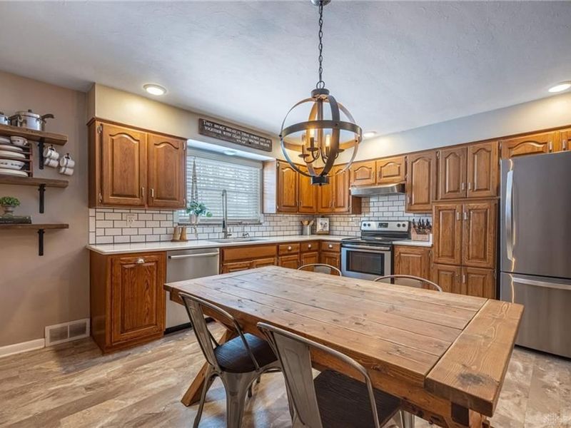 1860 Bledsoe Drive, Bellbrook, OH 45305 Photo 10