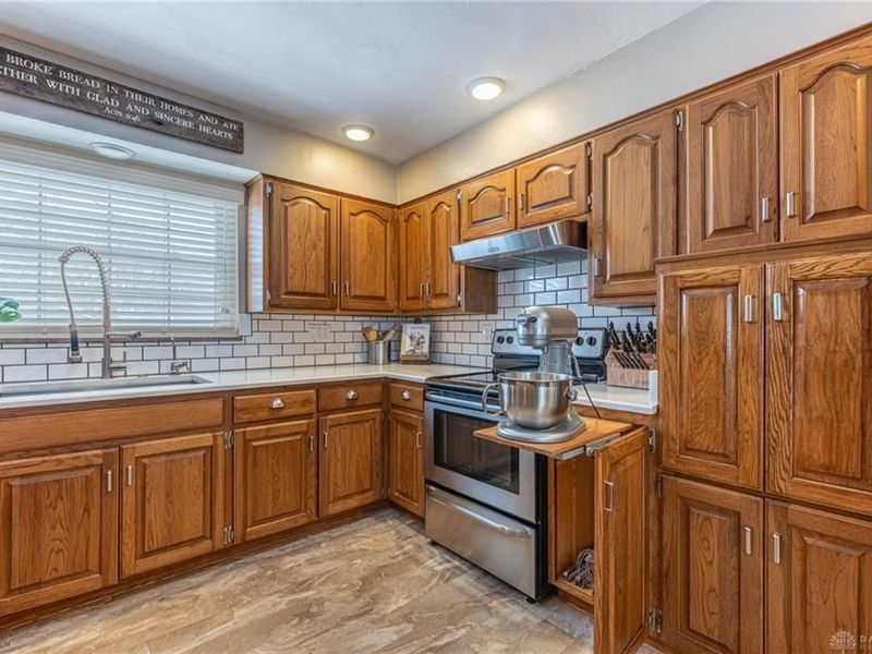 1860 Bledsoe Drive, Bellbrook, OH 45305 Photo 16