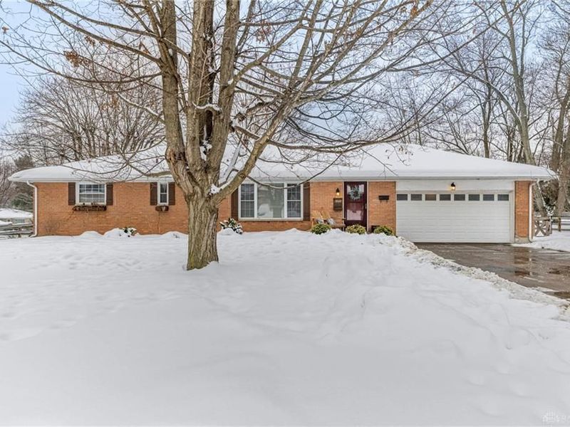 1860 Bledsoe Drive, Bellbrook, OH 45305 Photo 2