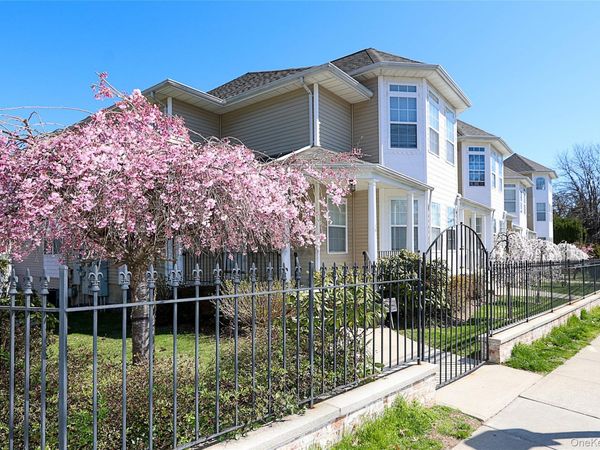 54 Landing Road, Glen Cove, NY 11542