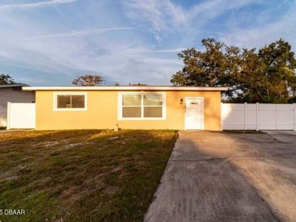 1575 Carmen Avenue, Daytona Beach, FL 32117