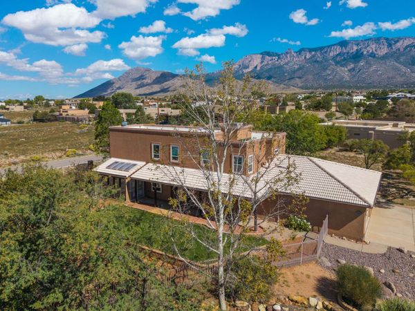 9231 Oakland Avenue NE, Albuquerque, NM 87122