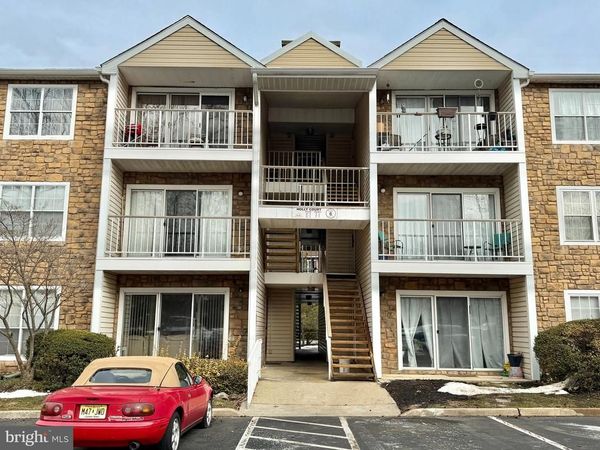 6 HOLLY COURT, HAMILTON, NJ 08619