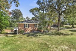 1500 Redwood Drive  photo 4