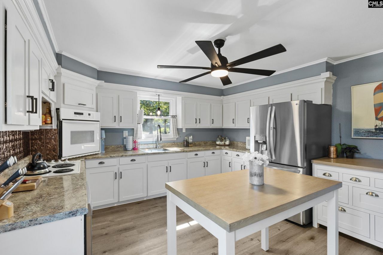 1500 Redwood Drive  Photo 7