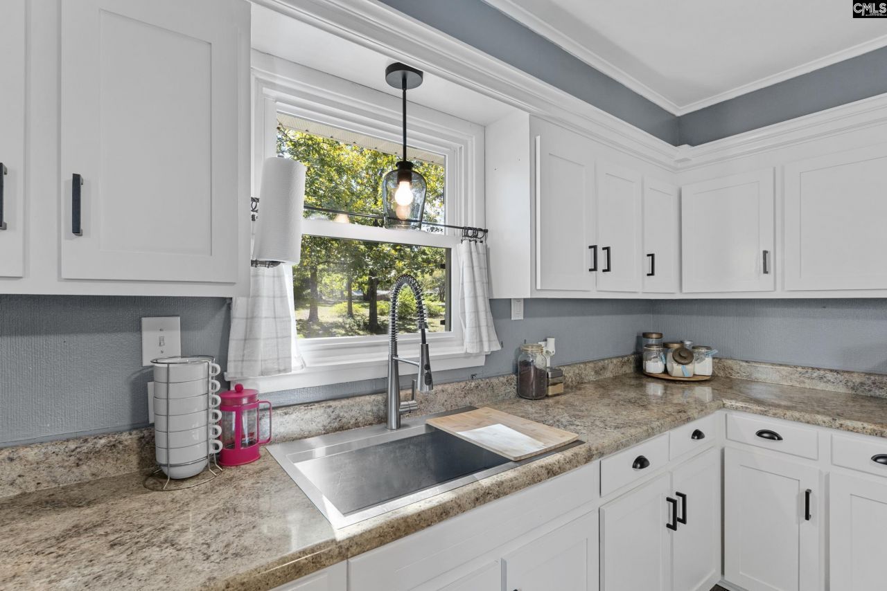 1500 Redwood Drive  Photo 9