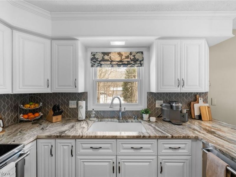 8445 Stoney Brook Drive, Chagrin Falls, OH 44023 Photo 15