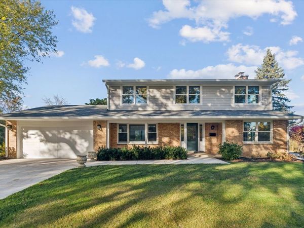 510 Sunset Terrace, Lake Bluff, IL 60044