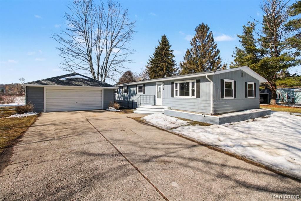 786 Red Oaks Drive, Genoa Township, MI 48843 Main Photo