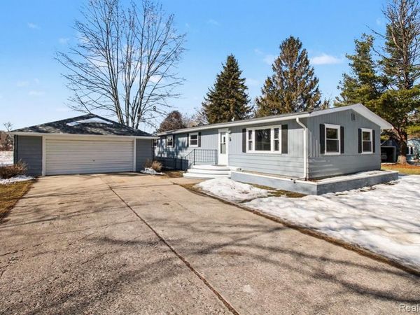 786 Red Oaks Drive, Genoa Twp, MI 48843
