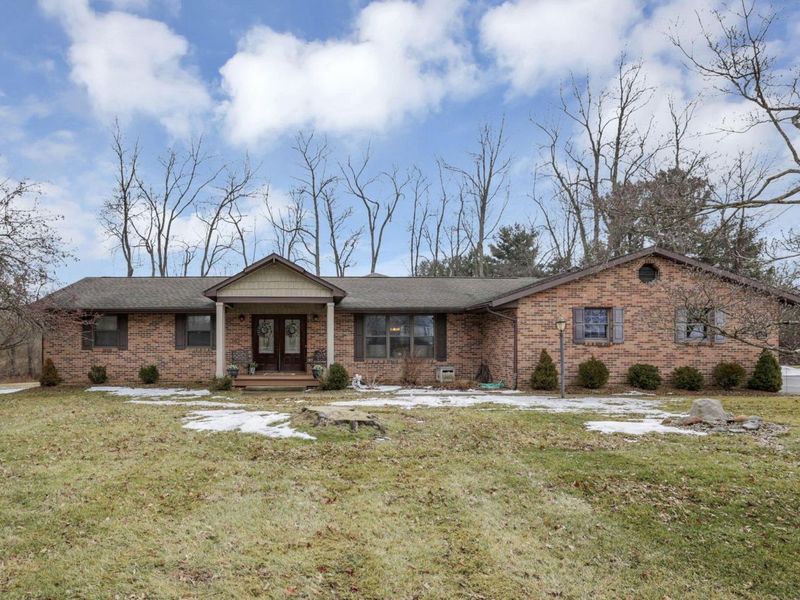 4821 Hazelton Etna Road SW, Pataskala, OH 43062 Photo 2