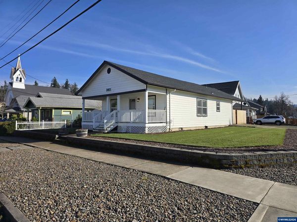 302 Jersey St, Silverton, OR 97381