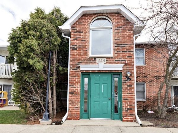 Unit 2A, Lake In The Hills, IL 60156