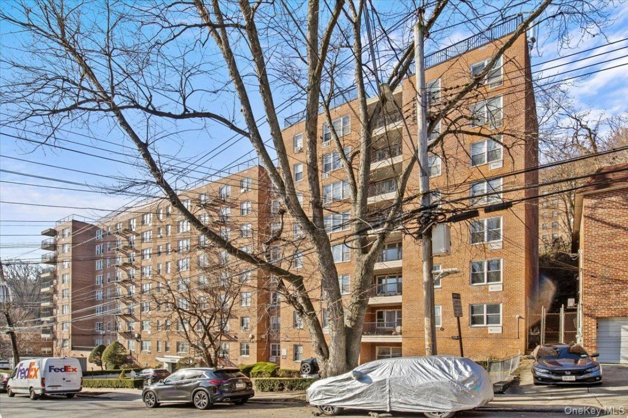 5425 Valles Avenue, Unit 3B, Bronx, NY 10471 Main Photo