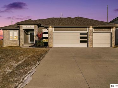 10017 S 181st Street, Omaha, NE 68136