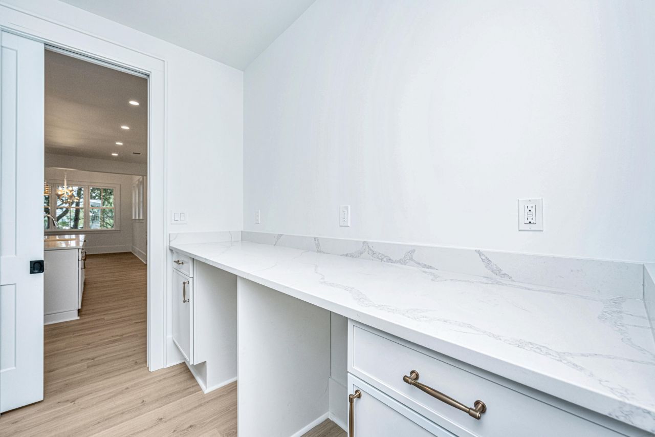 2265 Beckenham Drive Photo 10