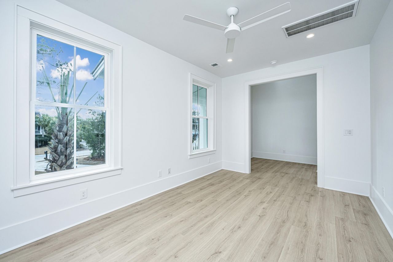 2265 Beckenham Drive Photo 32