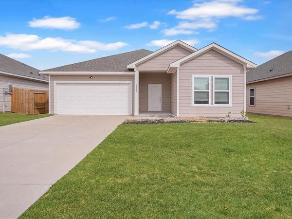 4802 Delano Street , Greenville, TX 75401