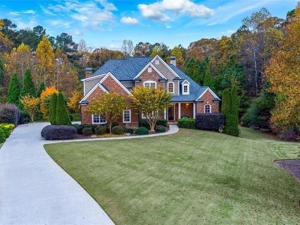 104 Lenore Court , Woodstock, GA 30188