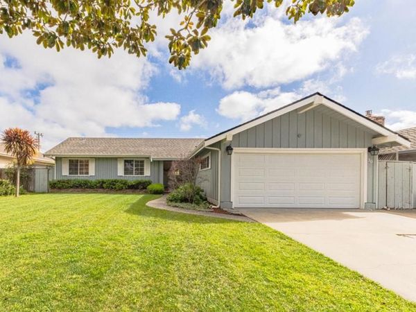 30 Santa Monica Court, Salinas, CA 93901