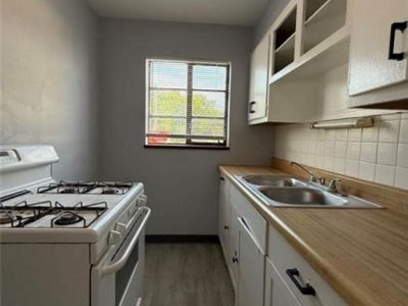 613 Gainsborough Road, Dayton, OH 45419 Photo 9