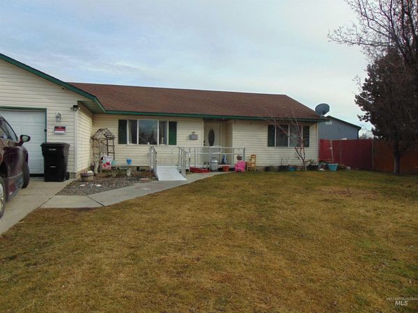 30 Maple Dr., Weiser, ID 83672