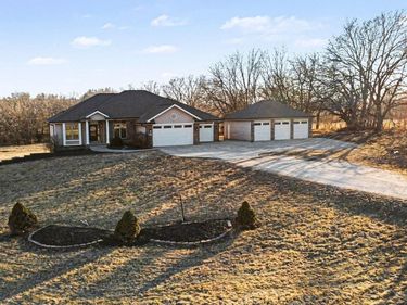 9865 Fowler Drive, Papillion, NE 68046