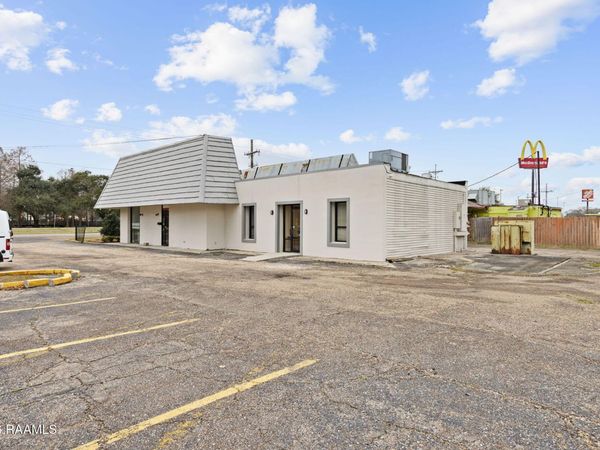 1414 NE Evangeline Thruway , Lafayette, LA 70501