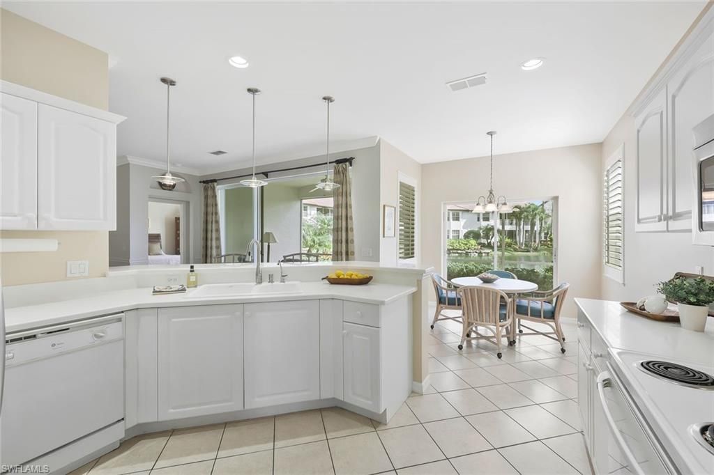 2180 Hawksridge Dr, Unit 2002, Naples, FL 34105 Photo
