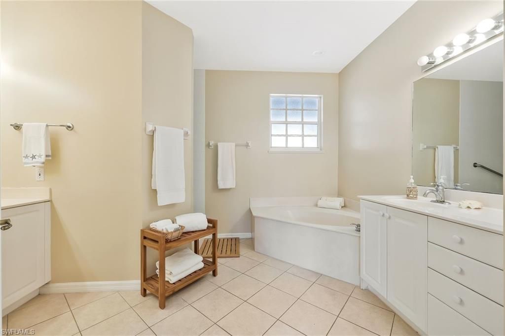 2180 Hawksridge Dr, Unit 2002, Naples, FL 34105 Photo