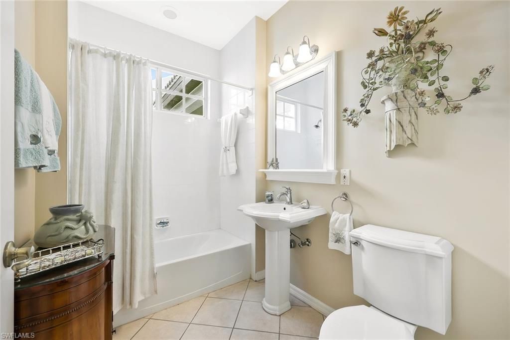 2180 Hawksridge Dr, Unit 2002, Naples, FL 34105 Photo