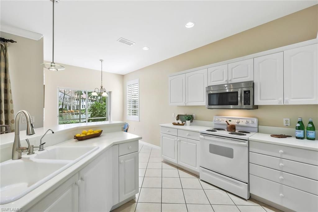 2180 Hawksridge Dr, Unit 2002, Naples, FL 34105 Photo