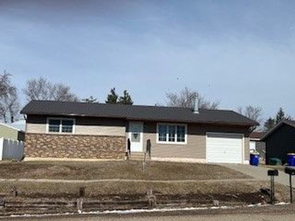 201 Grove Street NW, Shellsburg, IA 52332