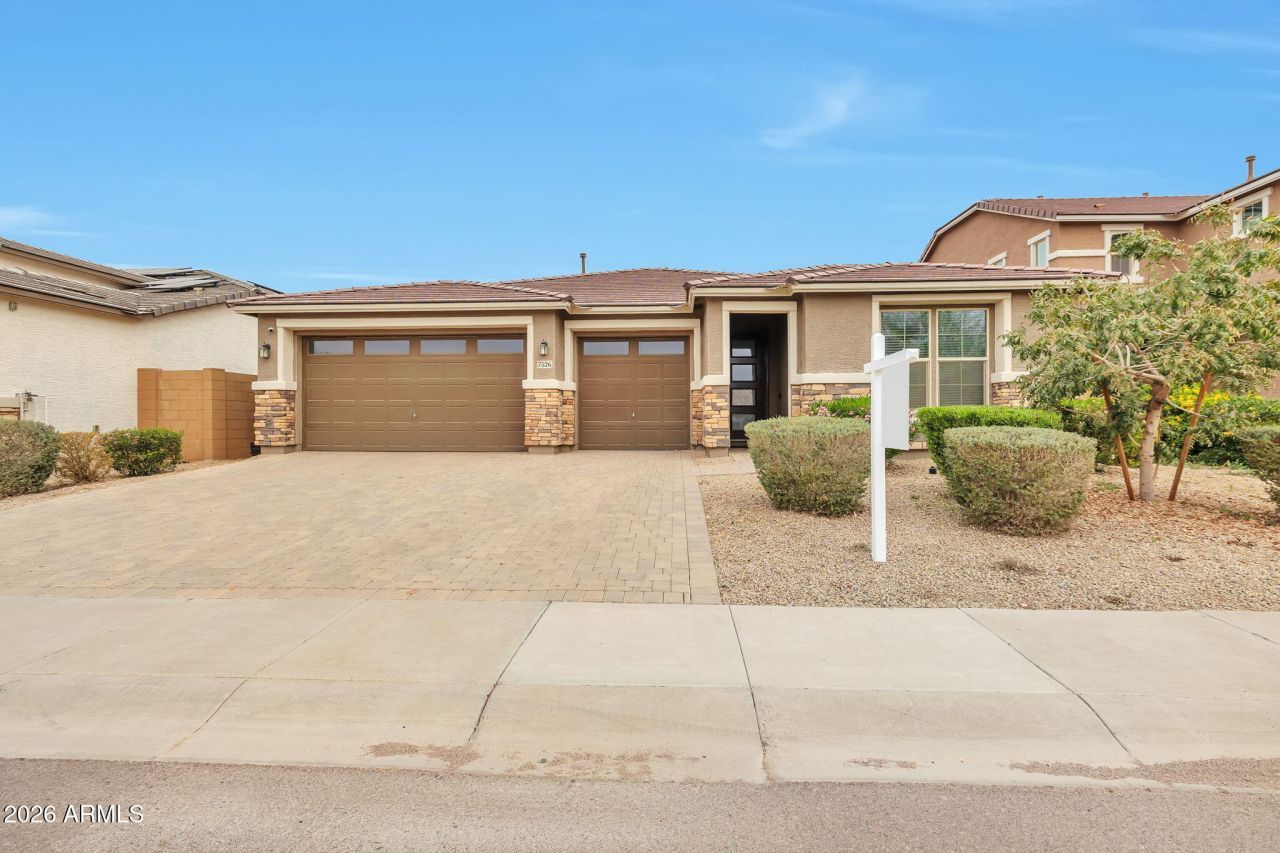 7526 W Jones Avenue, Phoenix, AZ 85043 Main Photo