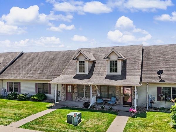 305 WALKER Way, Blue Grass, IA 52726