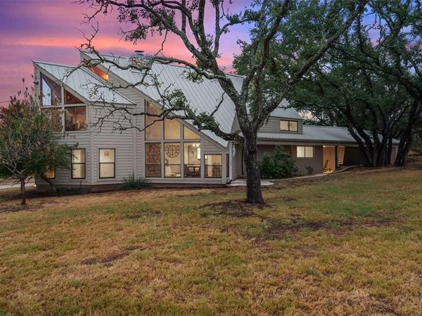 318 Coventry RD, Spicewood, TX 78669